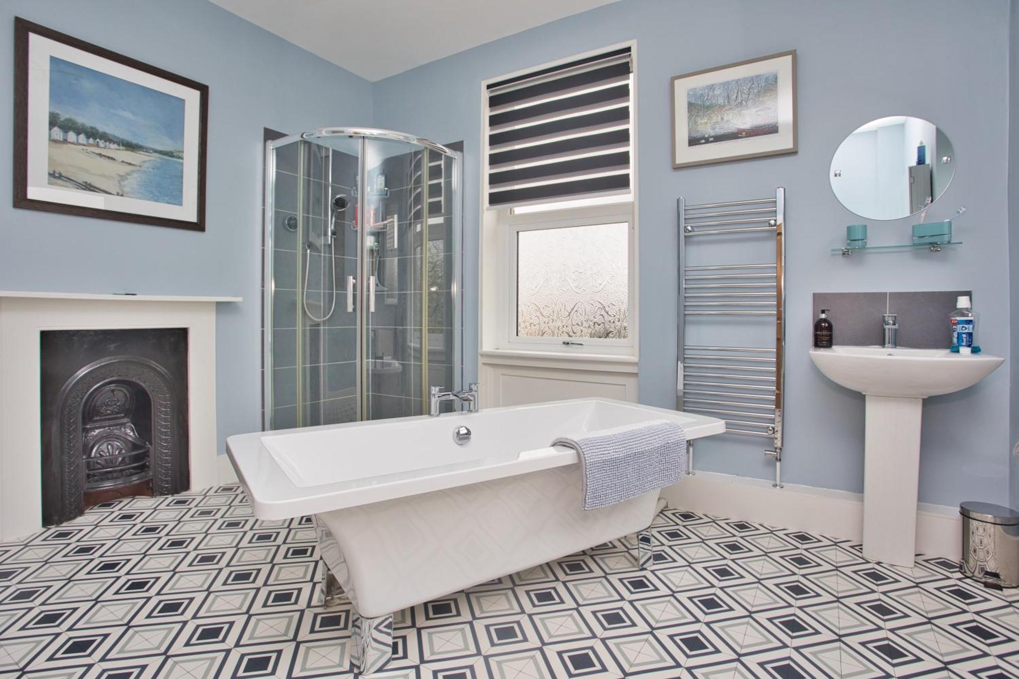 Spacious Seaside Escape In The Heart Of Deal, 4 Mins From The Beach Esterno foto